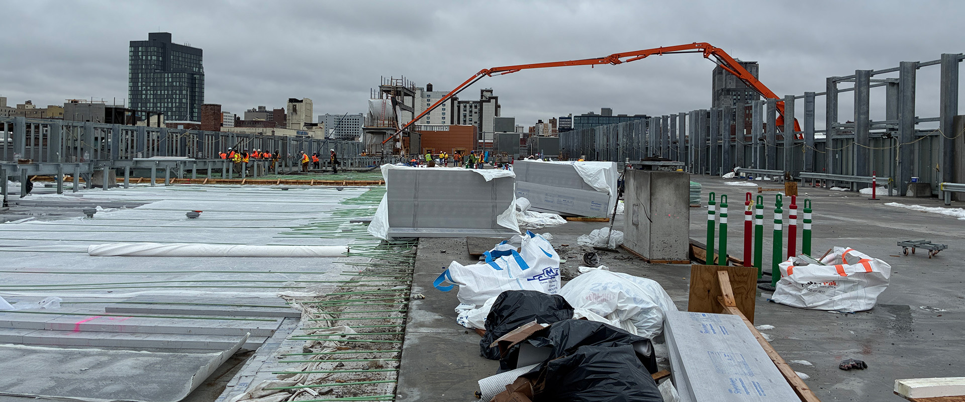 22072 JamaicaBusDepot exterior construction_w